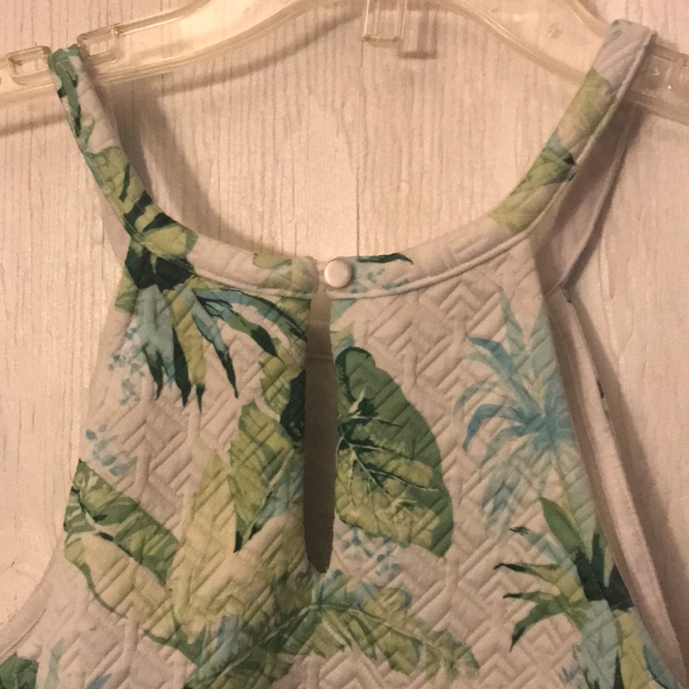 Green and white thin strap halter neck dress. - Picture 3 of 7
